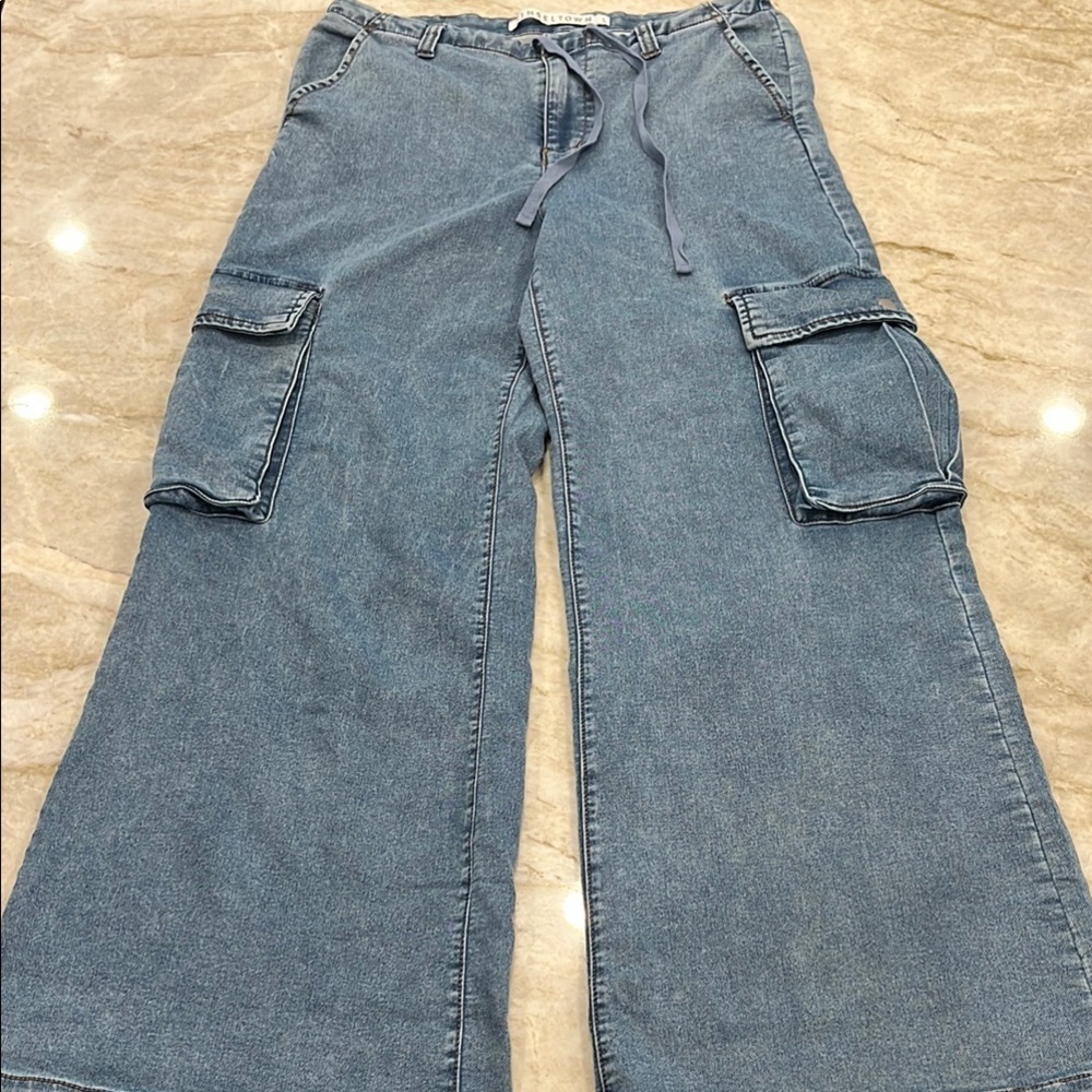 Tinseltown Ultra Wide Leg Cargo Jeans – Size Large | 32” Inseam - Picture 3 of 16